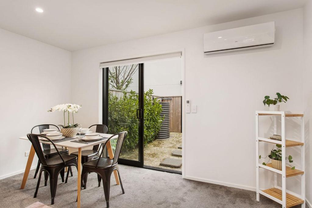 Light & Spacious 2Bdrm Townhouse Off Street Park Christchurch Exteriör bild