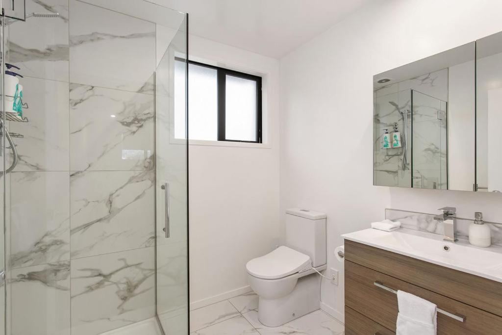 Light & Spacious 2Bdrm Townhouse Off Street Park Christchurch Exteriör bild