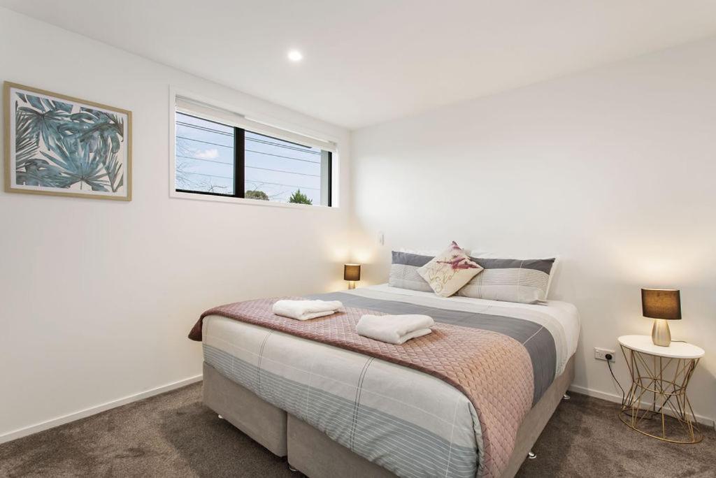Light & Spacious 2Bdrm Townhouse Off Street Park Christchurch Exteriör bild